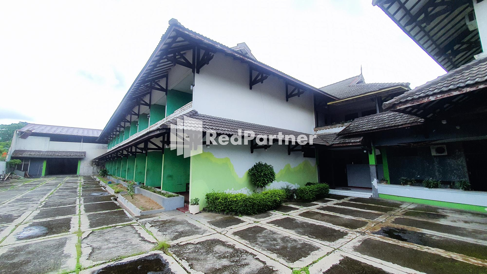 Exterior & Views 5, Hotel Pondok Indah RedPartner, Madiun