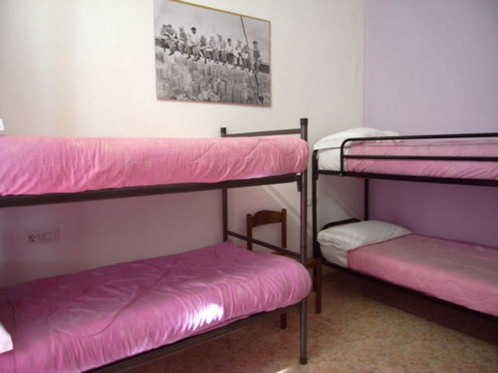 Bedroom 4, Hostel California, Milano