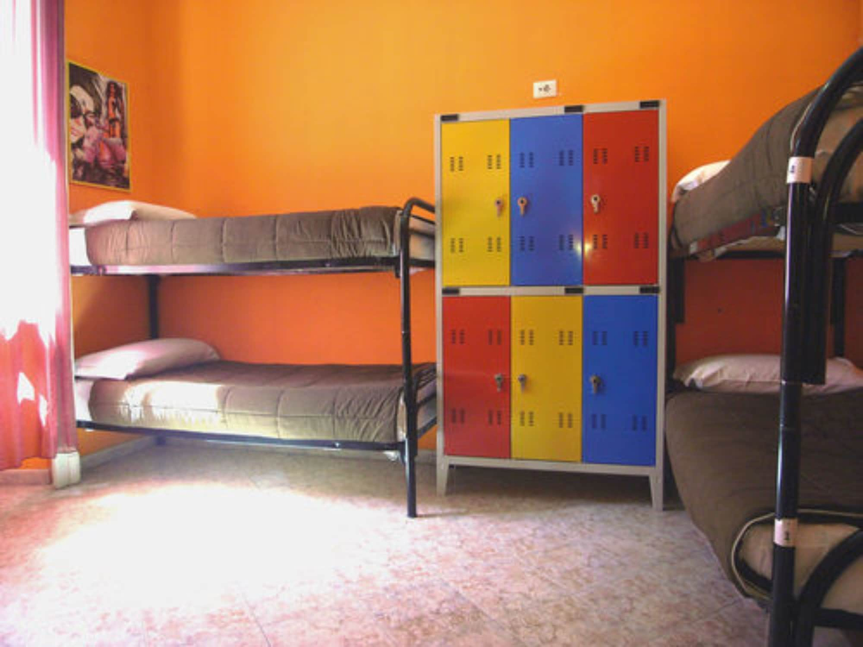 Bedroom 2, Hostel California, Milano