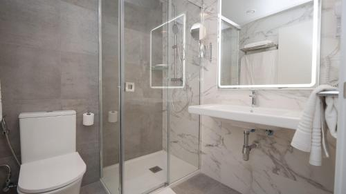 Bathroom 3, Hotel Ciudadela Pamplona, Navarra