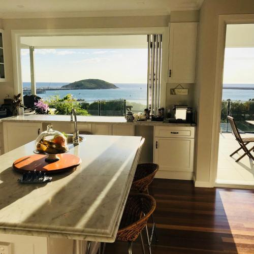4, Jetty Splendour Guest Bedroom with Bathroom en-suite B'nB, Coffs Harbour - Pt A