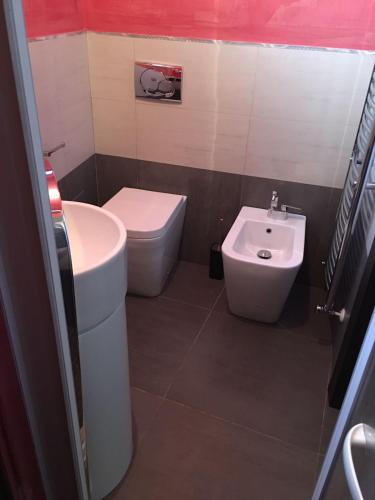 Bathroom 3, Casa Lorica, Pistoia