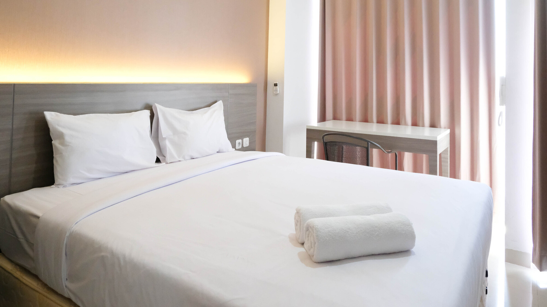 Good Deals and Cozy Stay Studio at Taman Melati Surabaya Apartment By Travelio, Surabaya
