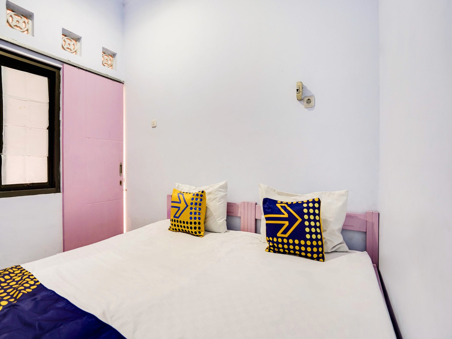 SPOT ON 91626 Rr Kost Putri Syariah, Lumajang