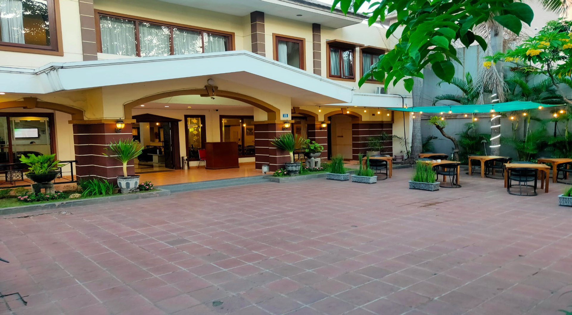Grand Sumatera Hotel Surabaya, Surabaya