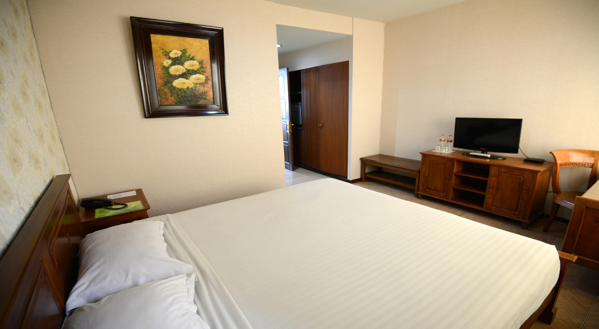 Bedroom 2, Grand Sumatera Hotel Surabaya, Surabaya