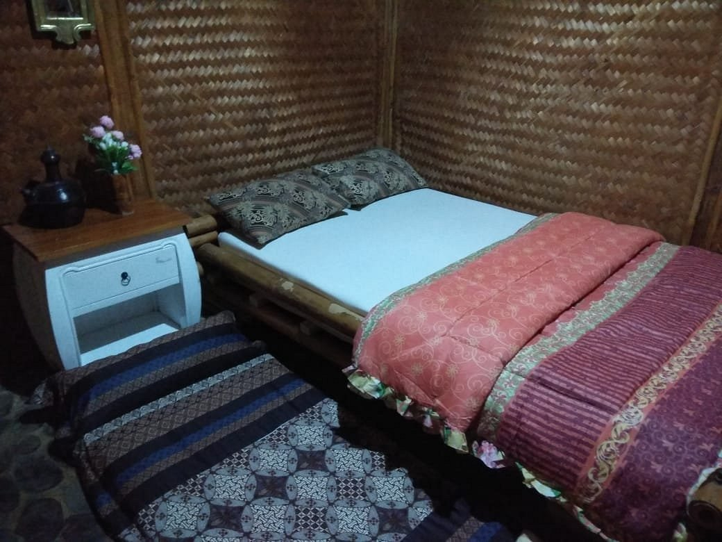 Bedroom 2, Dear Traveller Guest House and Glamping, Lumajang