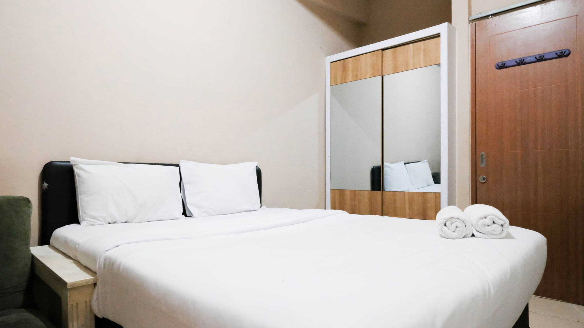 Bedroom 4, Cozy Living and Clean Studio at Pavilion Permata Apartment By Travelio, Surabaya