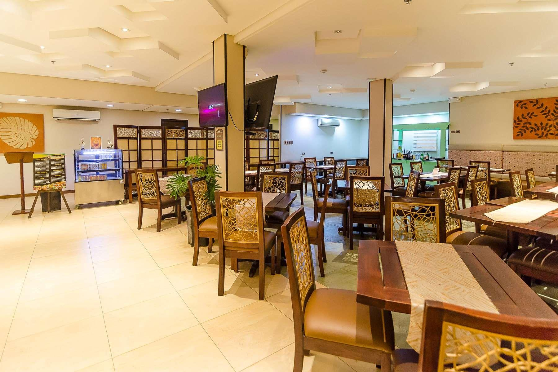 Food & Drinks, Microtel by Wyndham Davao, Davao City