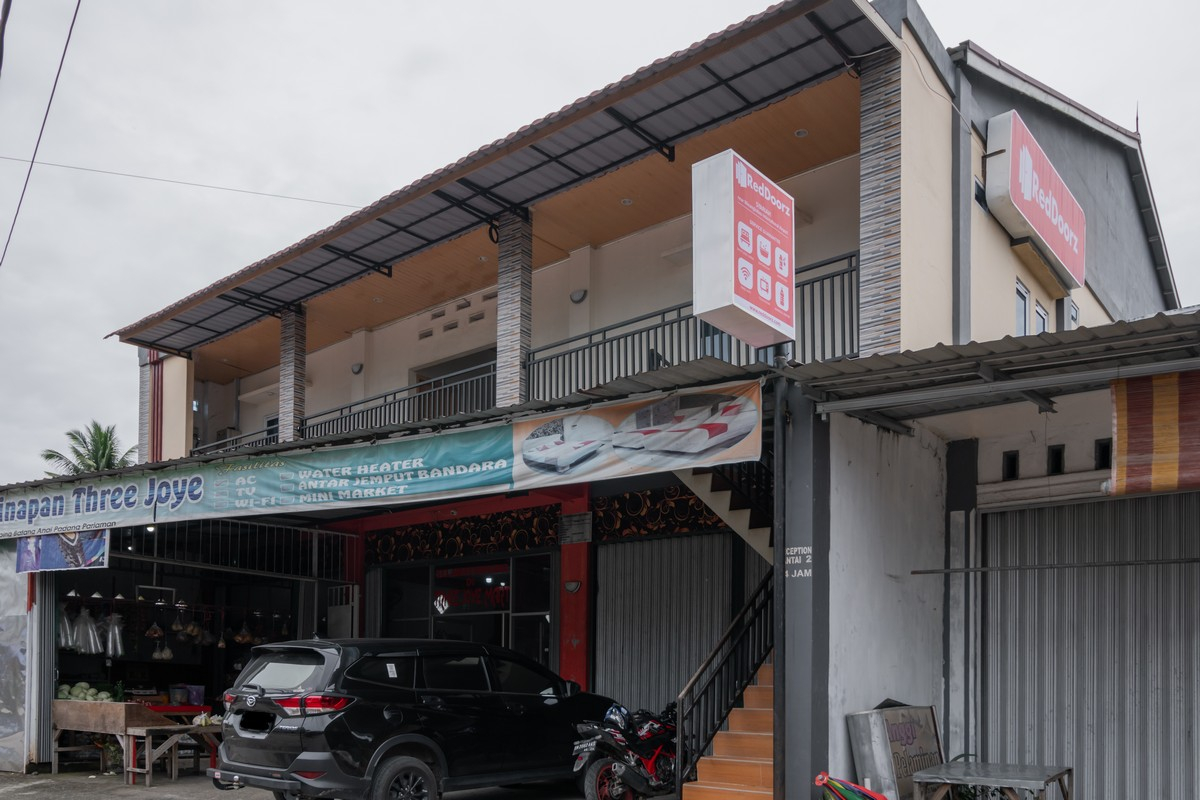 Exterior & Views 2, RedDoorz Syariah near Minangkabau International Airport, Padang Pariaman