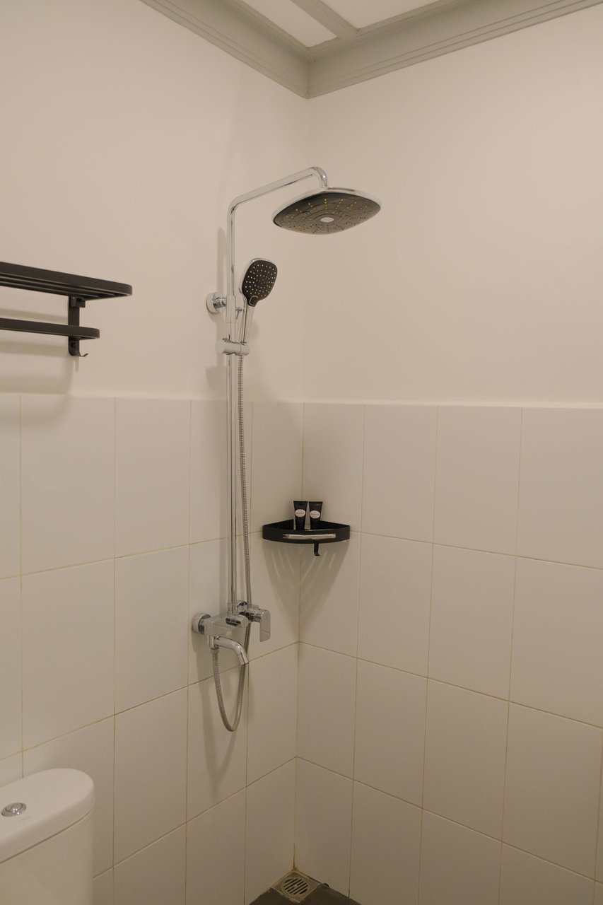 Bathroom 13