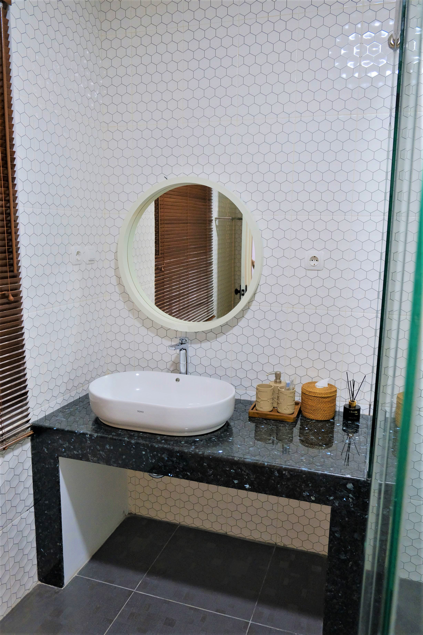 Bathroom 14