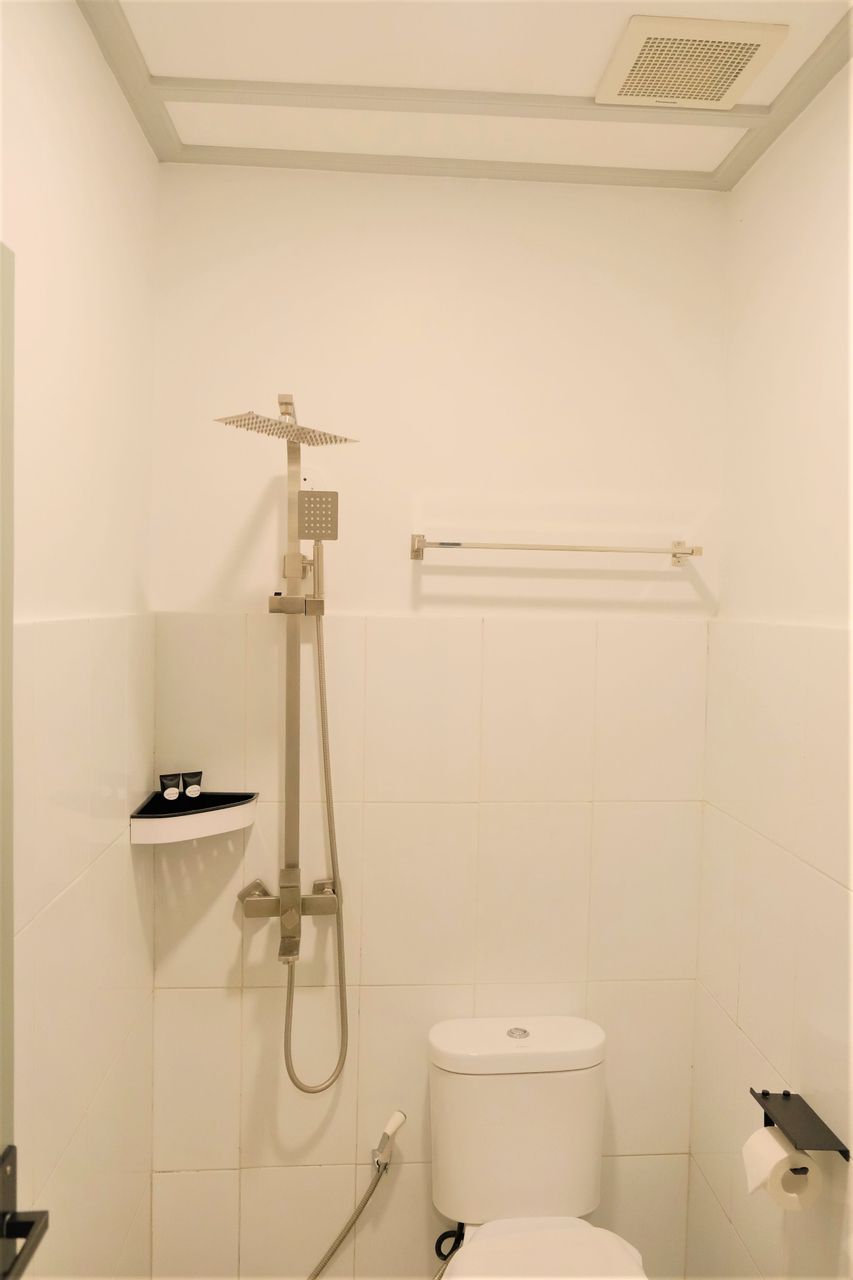 Bathroom 10