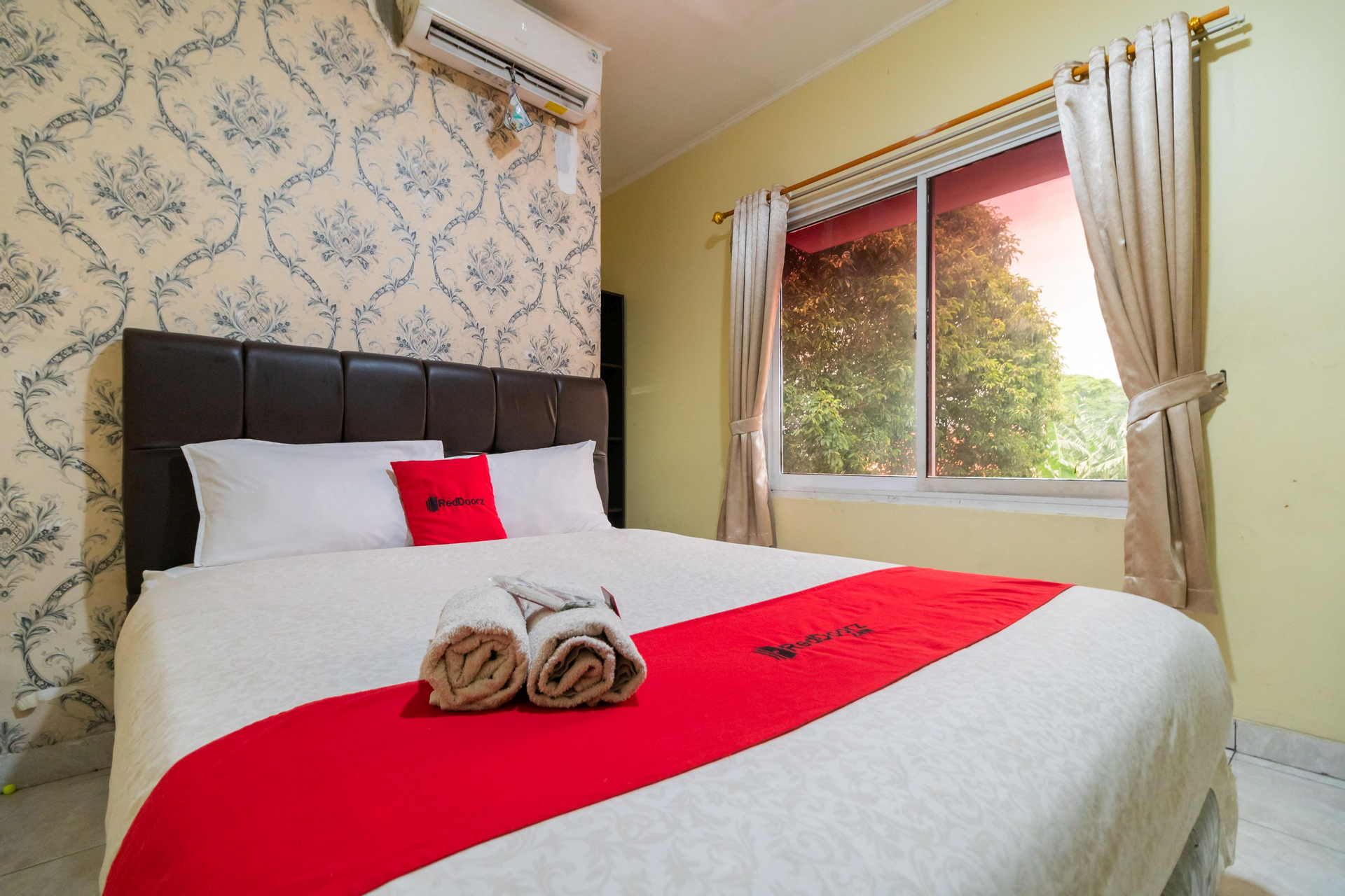 RedDoorz near Tomang 2, Jakarta Barat