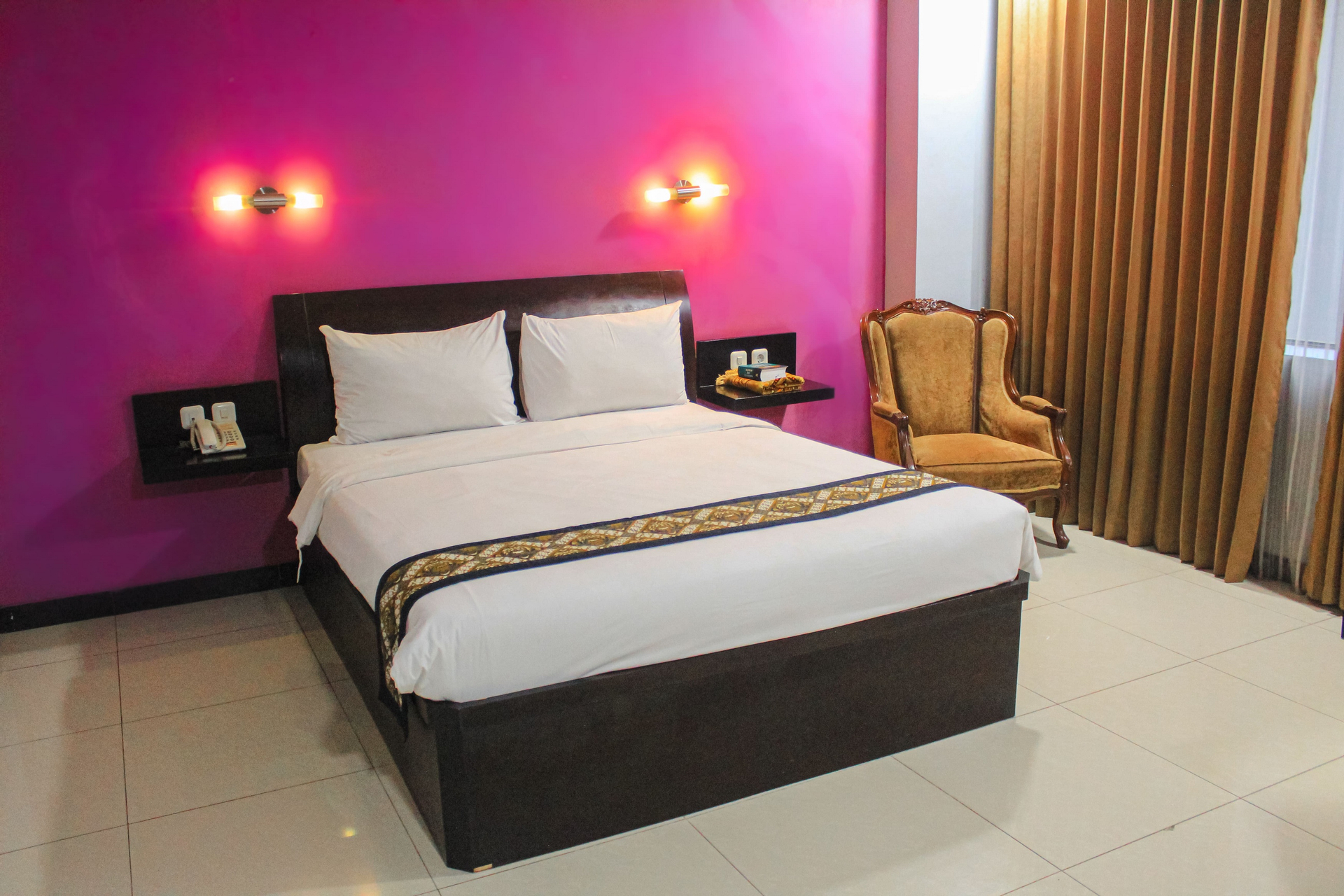 Bedroom 4, Riez Palace Hotel, Tegal