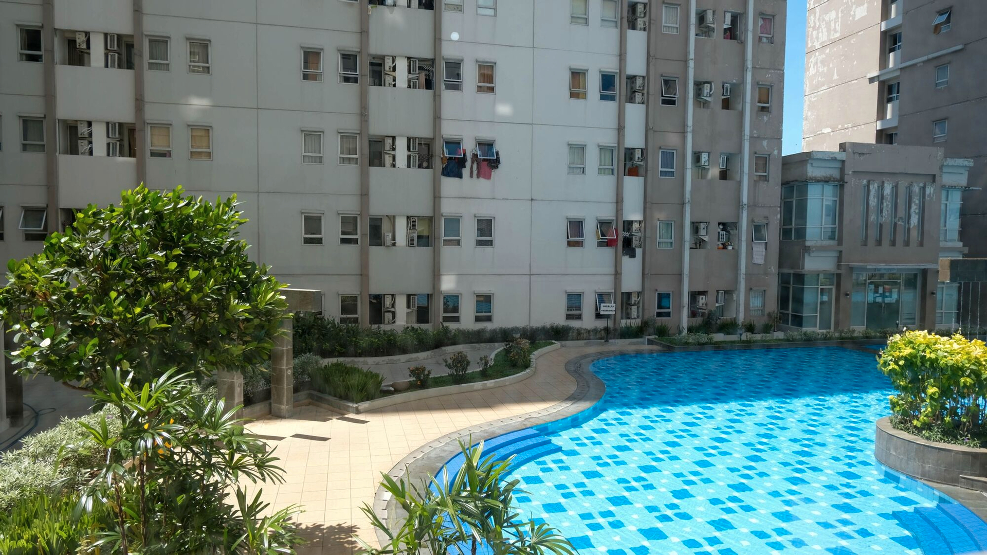 Exterior & Views 2, Clean and Comfy 2BR Apartment at Puncak Kertajaya By Travelio, Surabaya