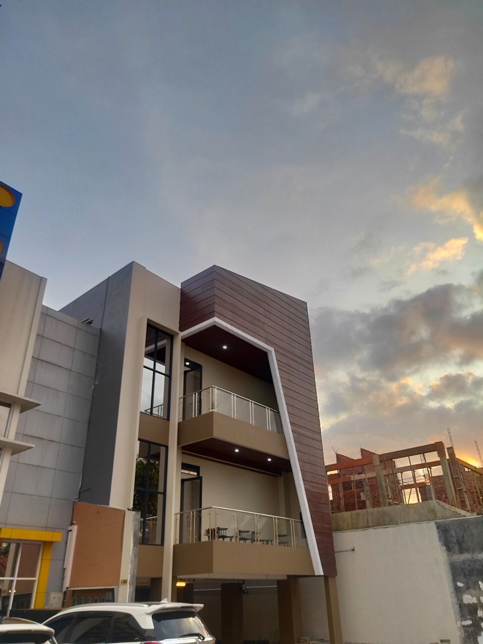 Exterior & Views