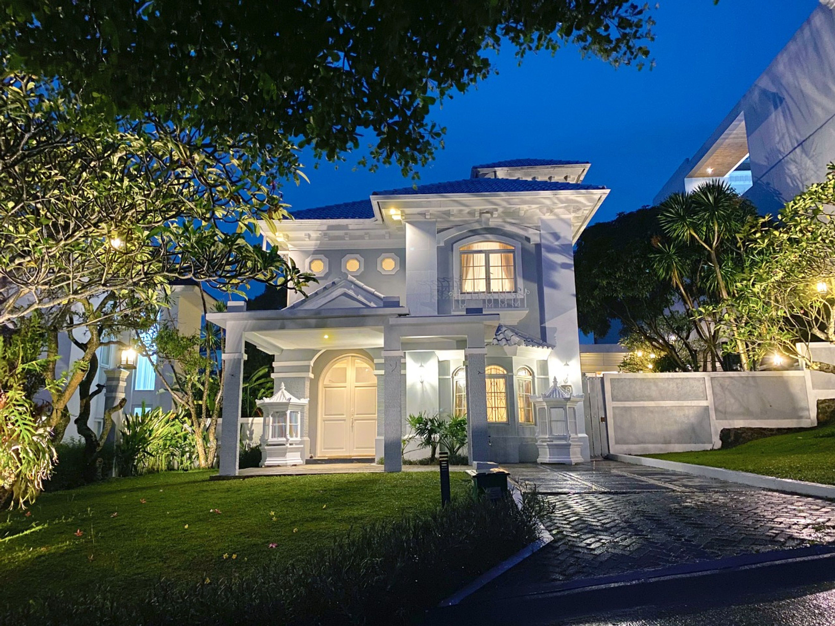 Tropical Villa by Villapedia, Bogor