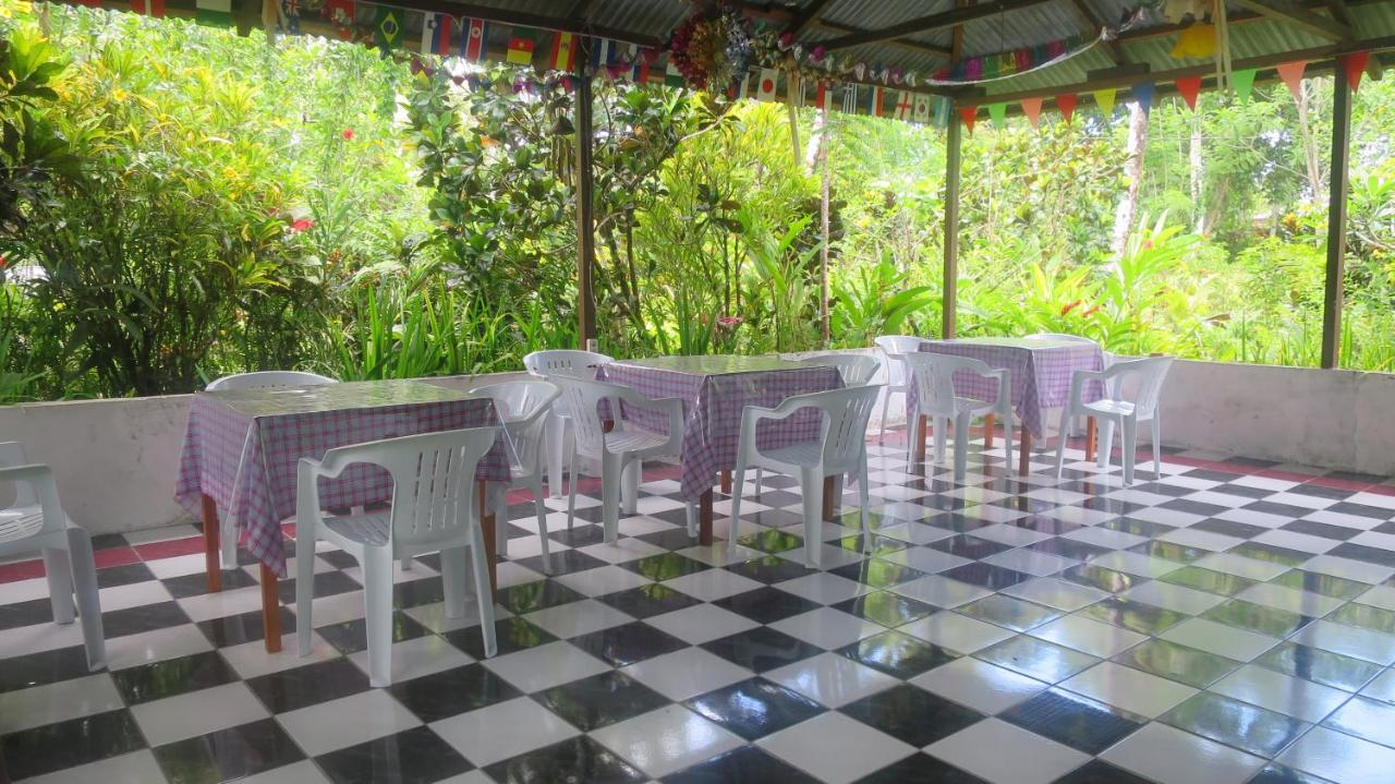 Food & Drinks, Mahu Lodge, Maluku Tengah