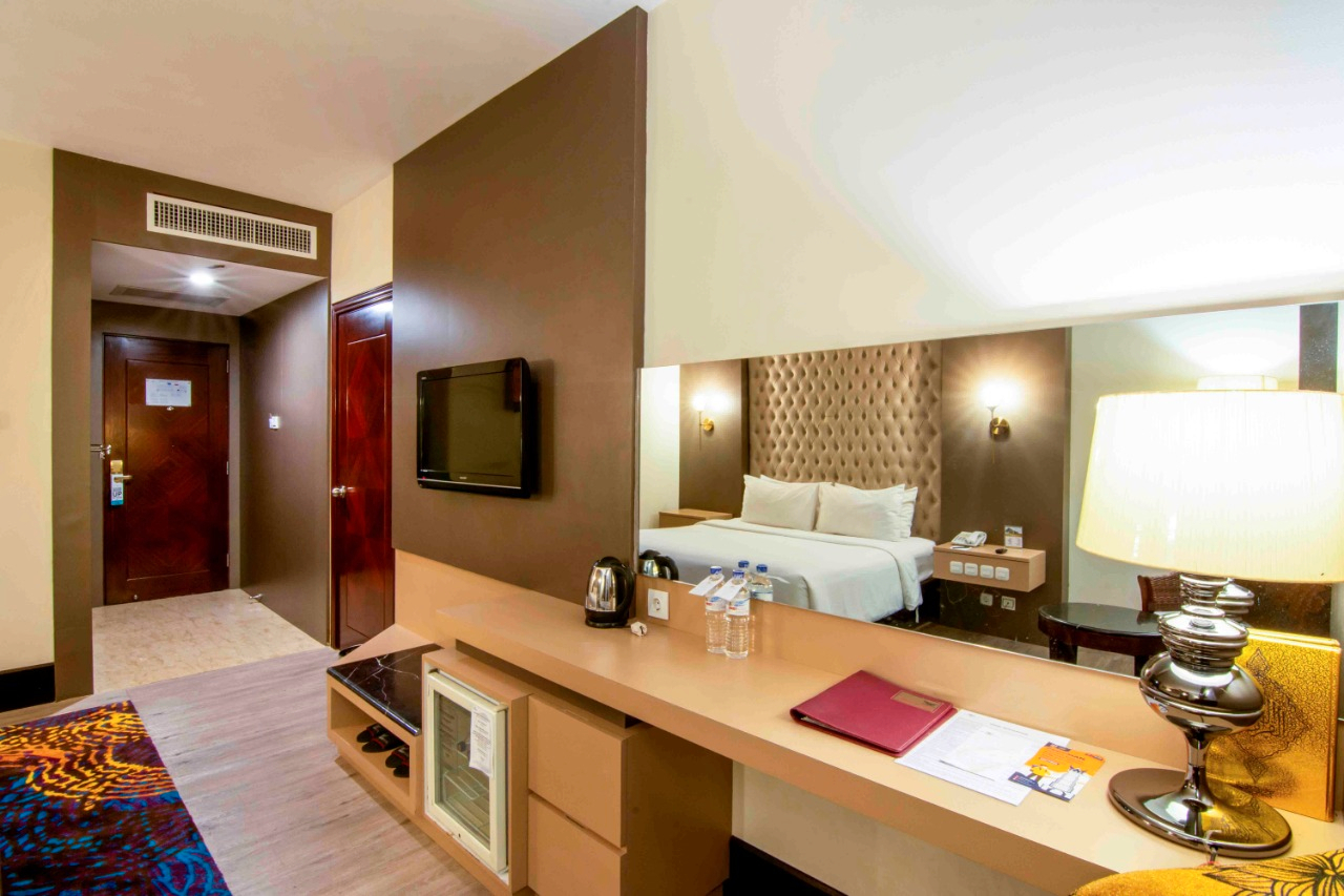Bedroom 2, Grand Rocky Hotel Bukittinggi, Bukittinggi