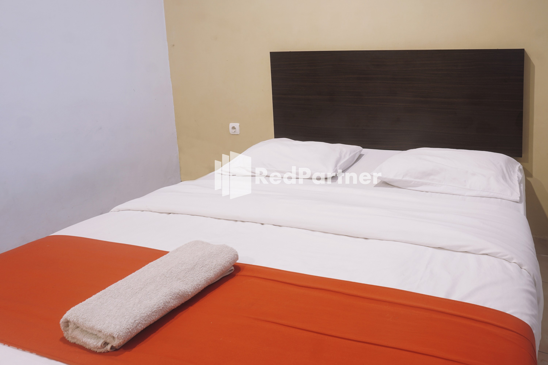 Kamar Ekonomi Queen