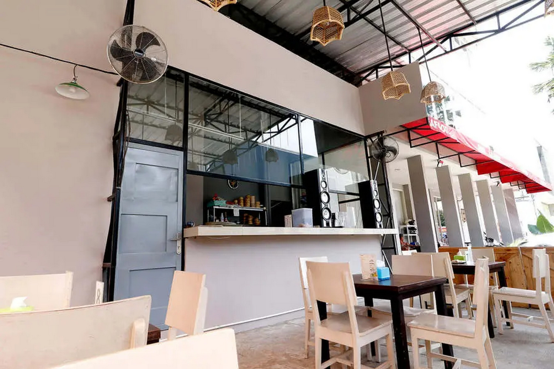 Food & Drinks 5, RedDoorz Plus @ Kapuk Business Park, Jakarta Utara