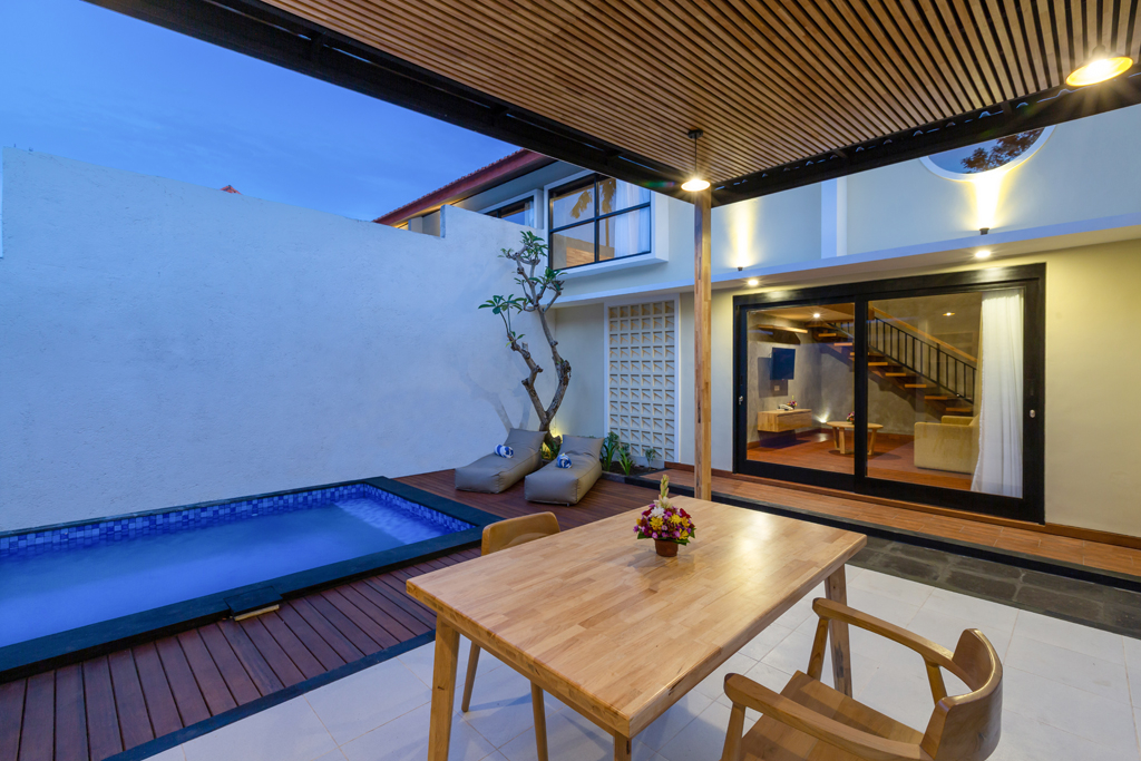 Vila Suite dengan Ranjang King - Pemandangan Kolam Renang