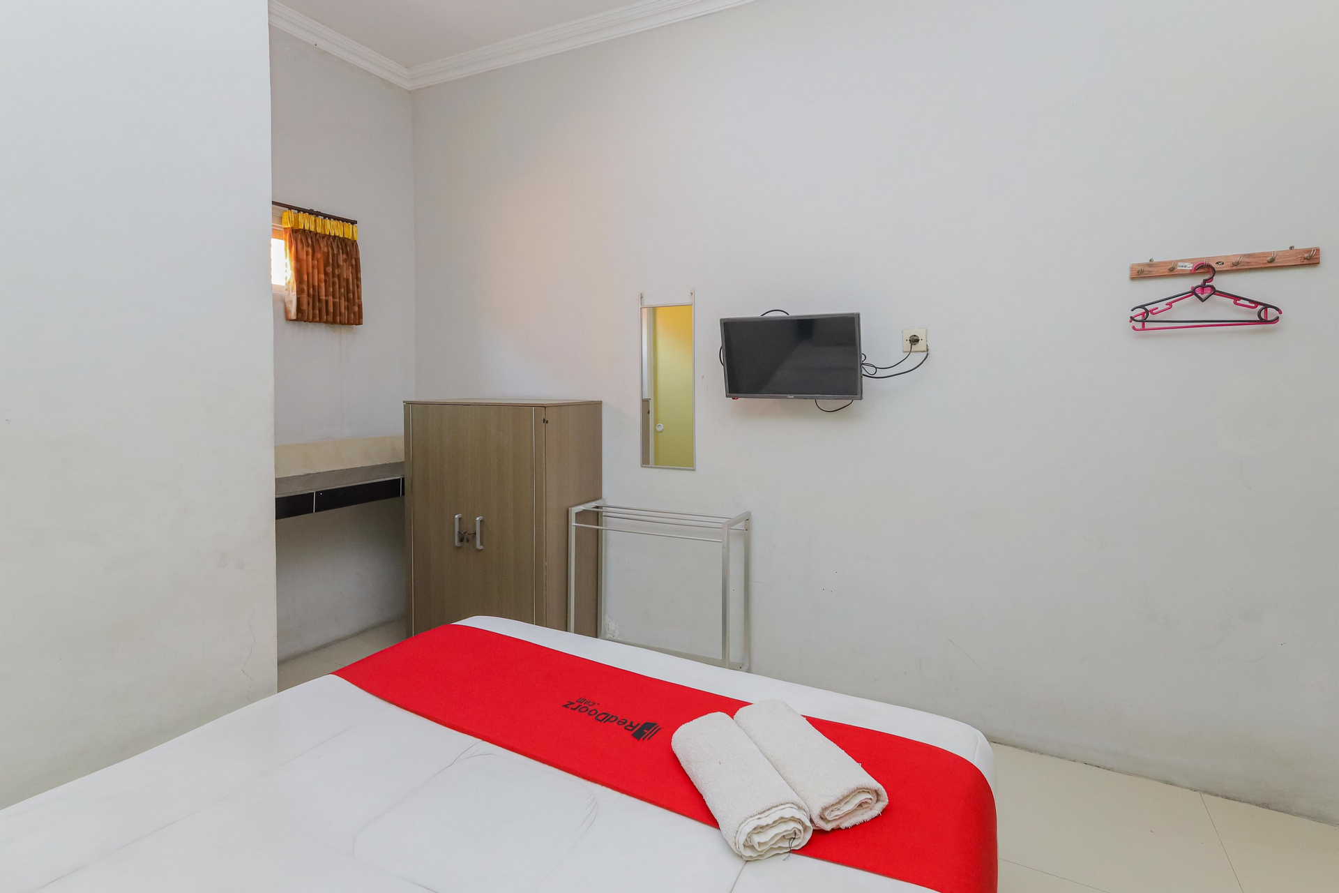 Bedroom 3, RedDoorz near Juanda International Airport 2, Surabaya