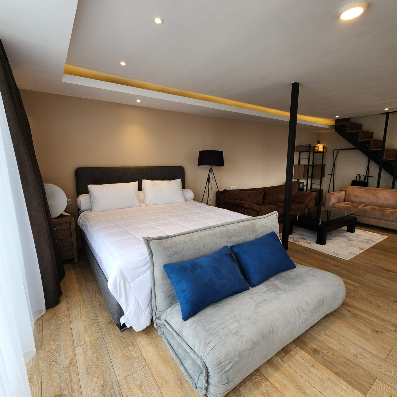 Villa with 4 Bedrooms Queen Beds - Mountain View