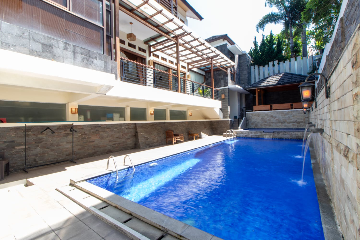Villa Meily Syariah 4BR with Private Pool, Bandung