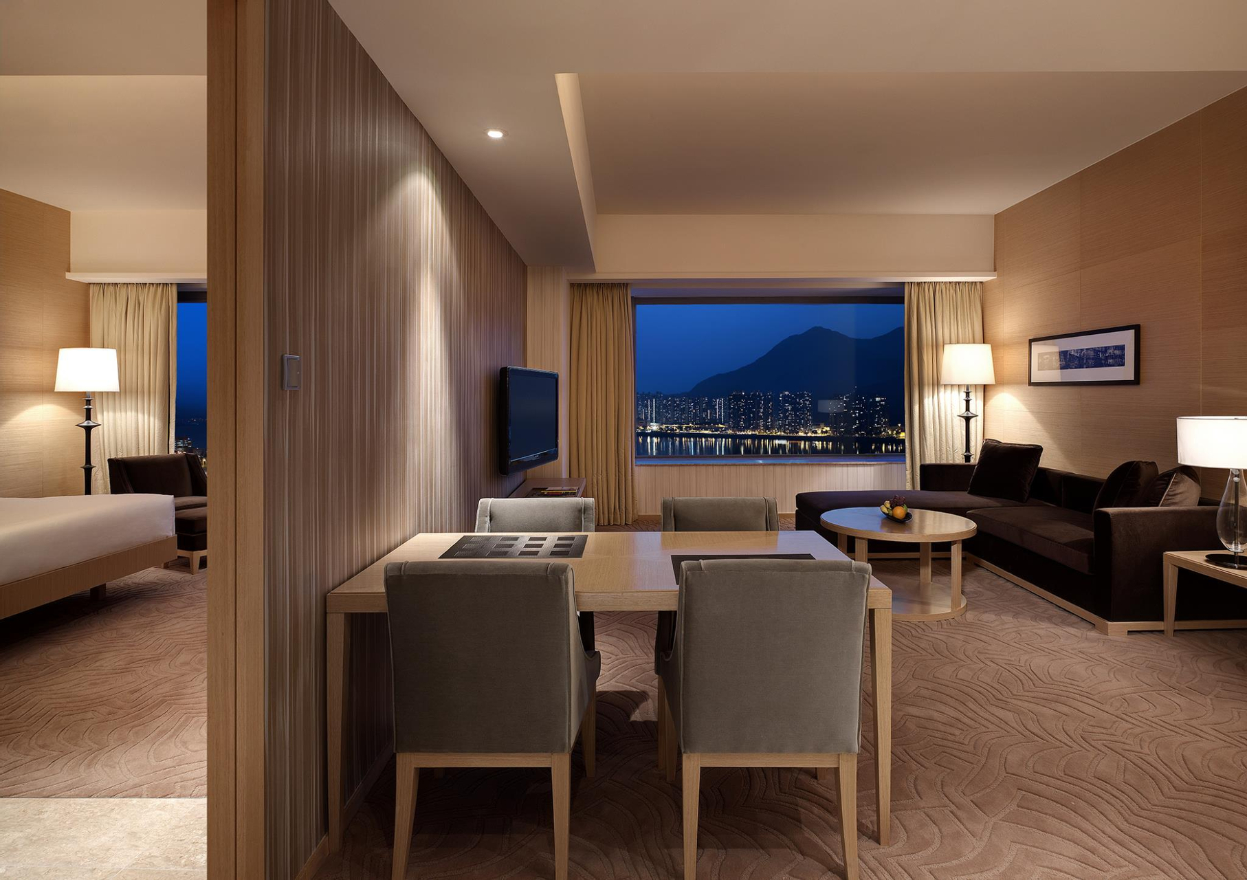 Two Bedroom Executive 1 King Bed 1 Twin Bed Room