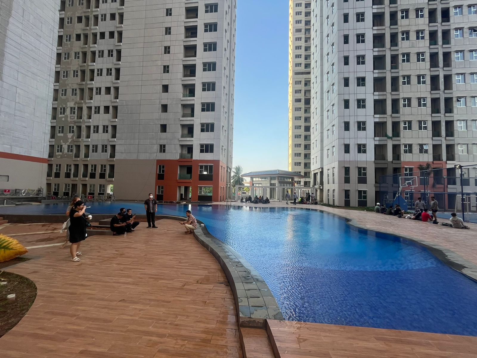 Exterior & Views