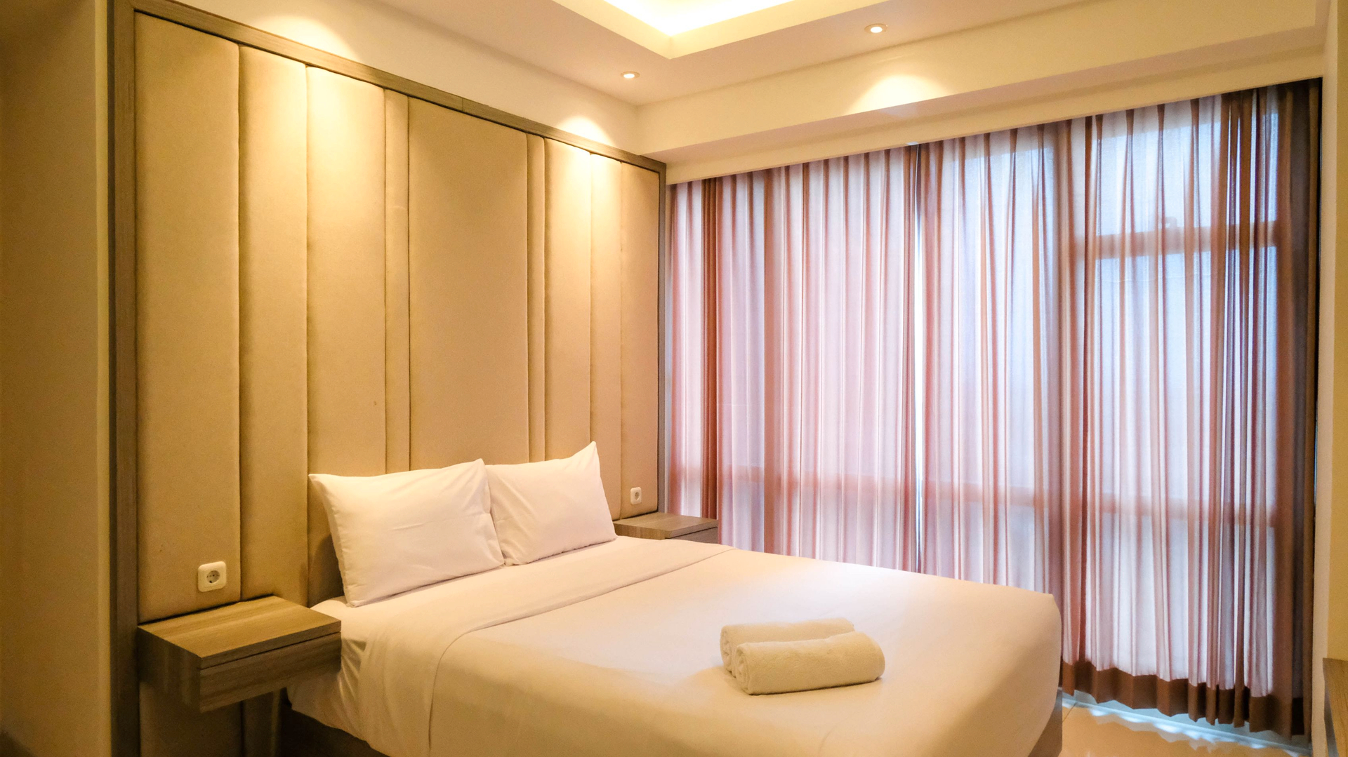 Spacious and Elegant 3BR Apartment at La Riz Supermall Mansion By Travelio, Surabaya