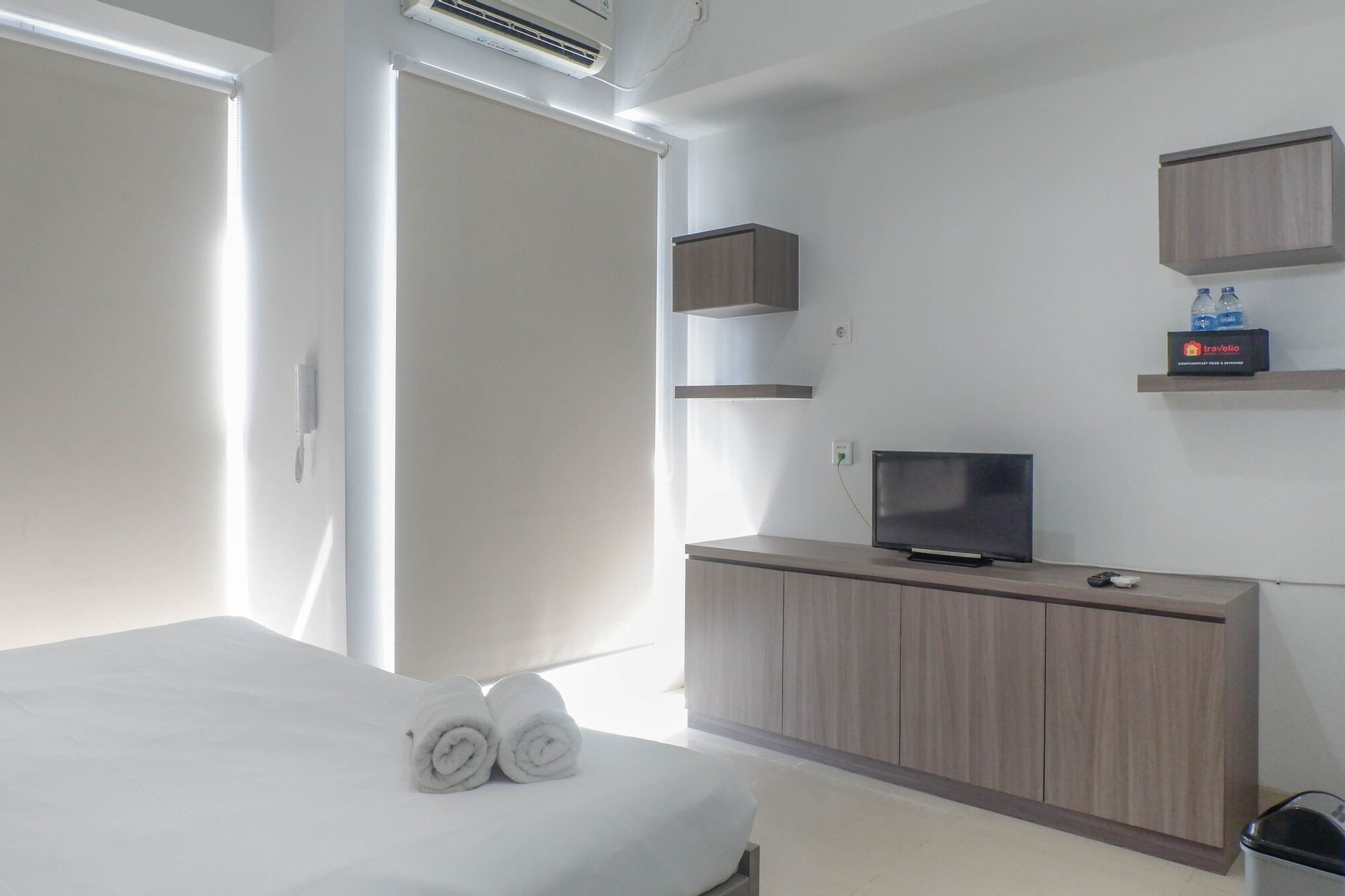 Bedroom 4, Minimalist Modern Studio Room Apartment at Taman Melati By Travelio, Surabaya