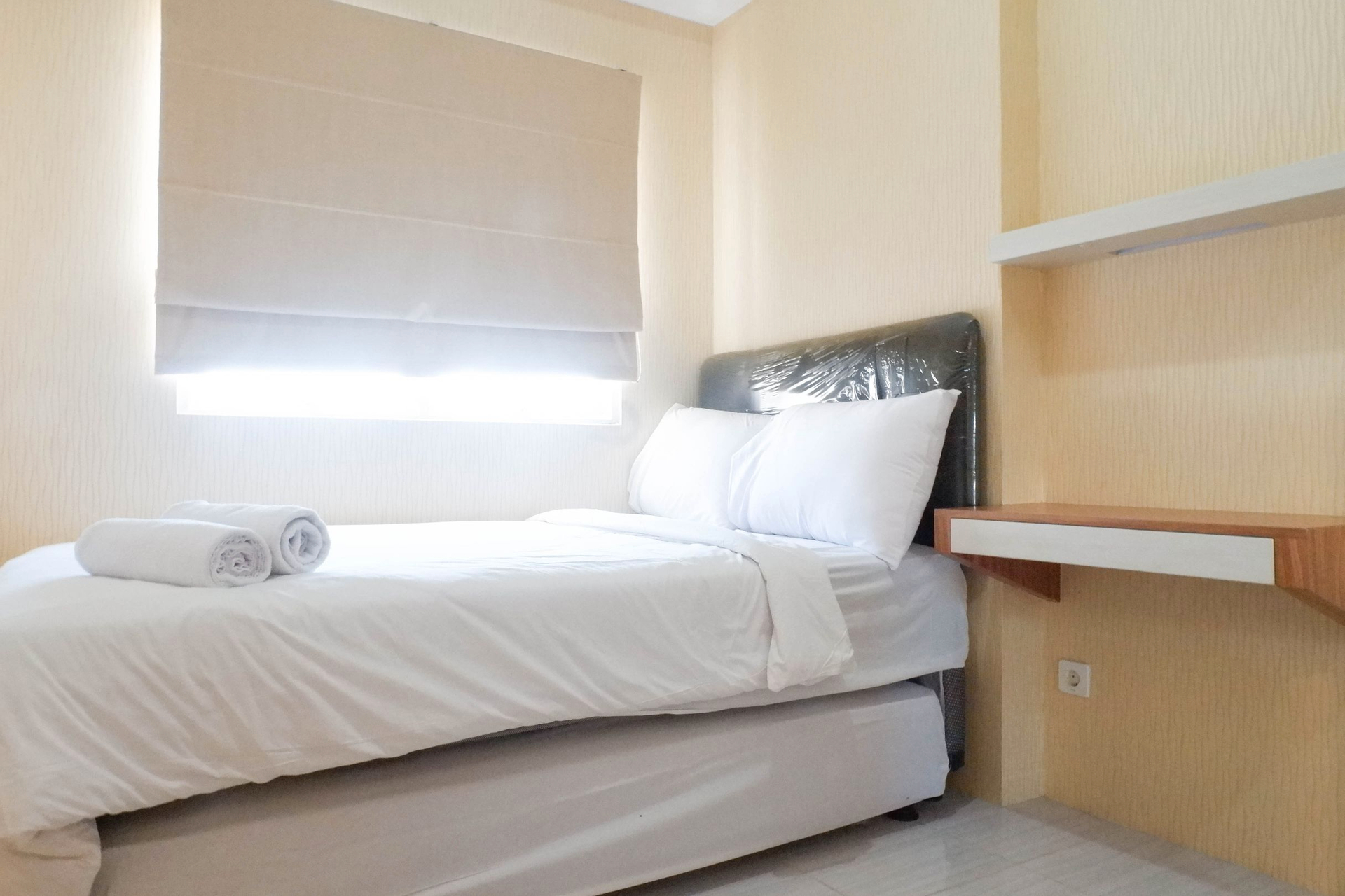 Bedroom 4, Spacious 2BR with Exquisite View at Puncak Dharmahusada Apartment By Travelio, Surabaya
