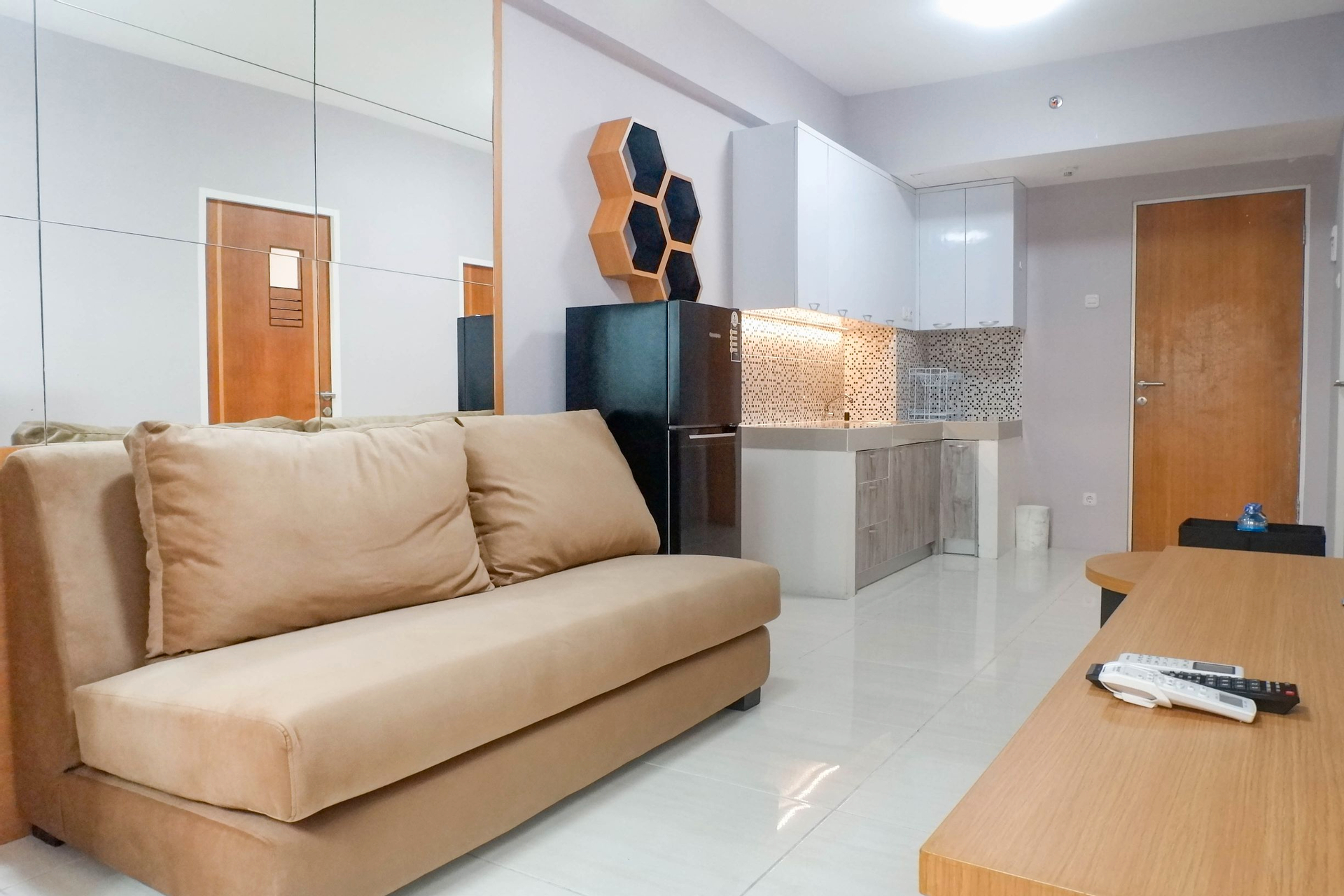 Exterior & Views 1, Stylish Pool View 2BR Apartment at Puncak Bukit Golf By Travelio, Surabaya