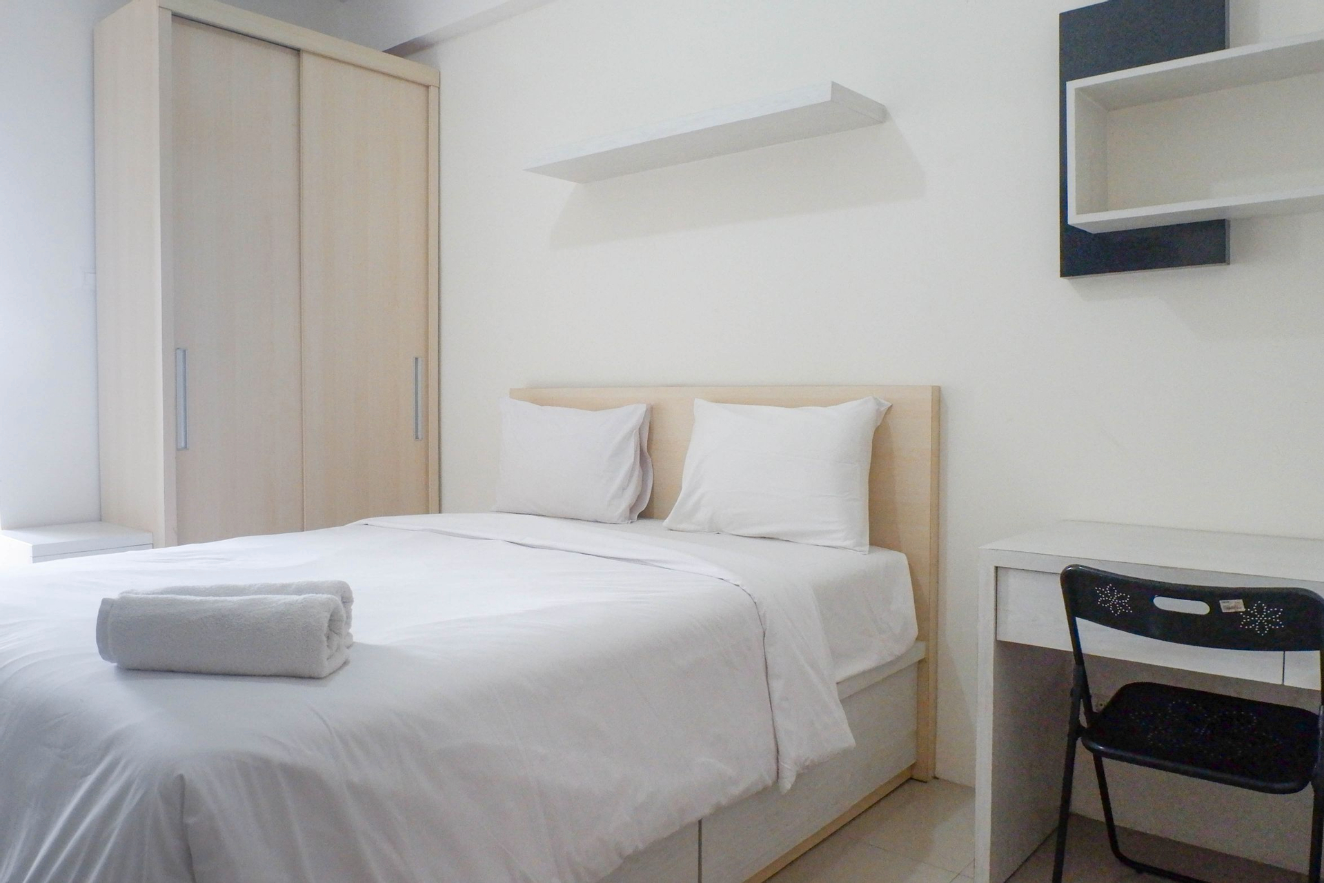 Bedroom 1, Well Appointed Studio at Gunawangsa Merr Apartment By Travelio, Surabaya