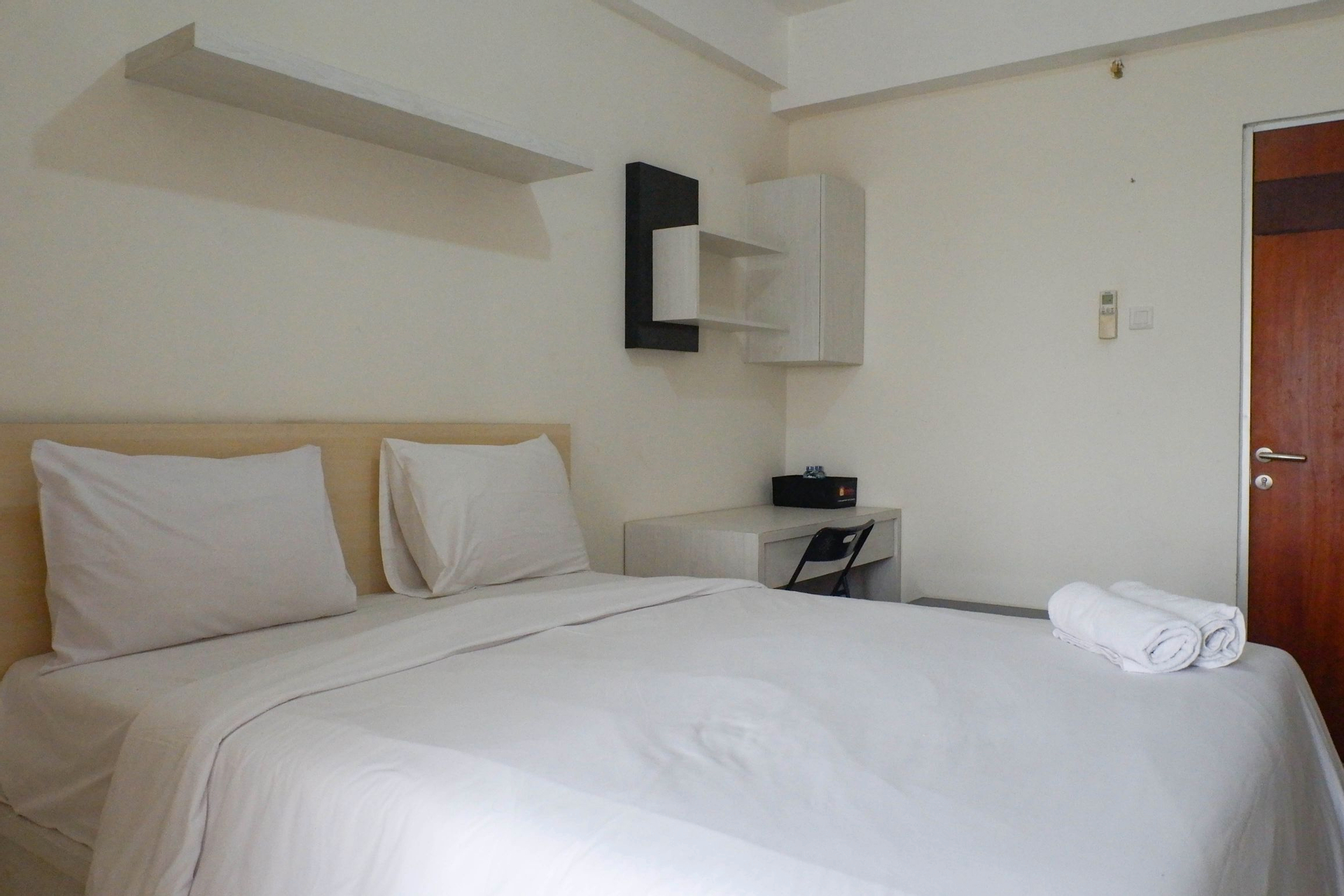 Bedroom 3, Well Appointed Studio at Gunawangsa Merr Apartment By Travelio, Surabaya