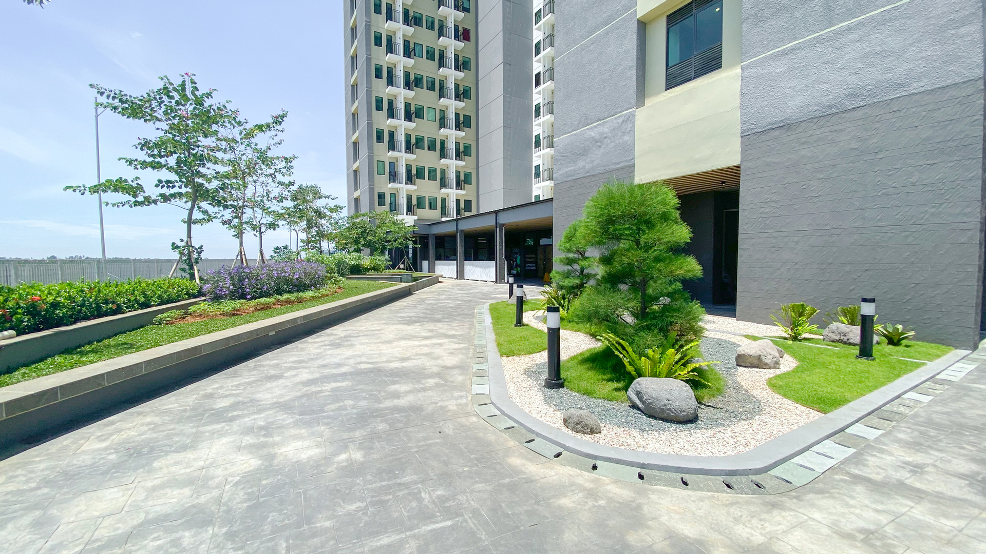 Exterior & Views 2, Stylish and Nice Studio at Osaka Riverview PIK 2 Apartment By Travelio, North Jakarta