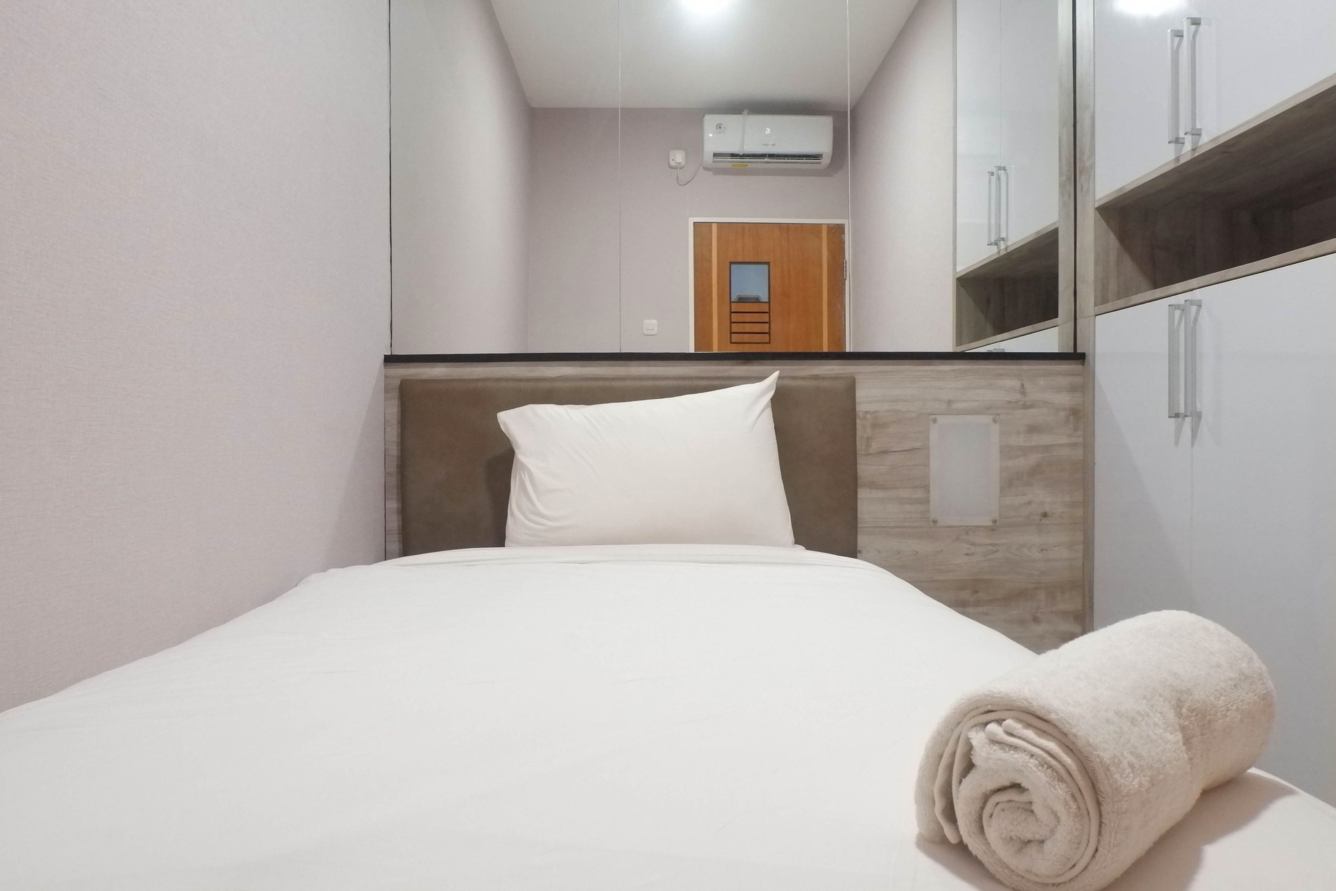 Bedroom 4, Stylish Pool View 2BR Apartment at Puncak Bukit Golf By Travelio, Surabaya