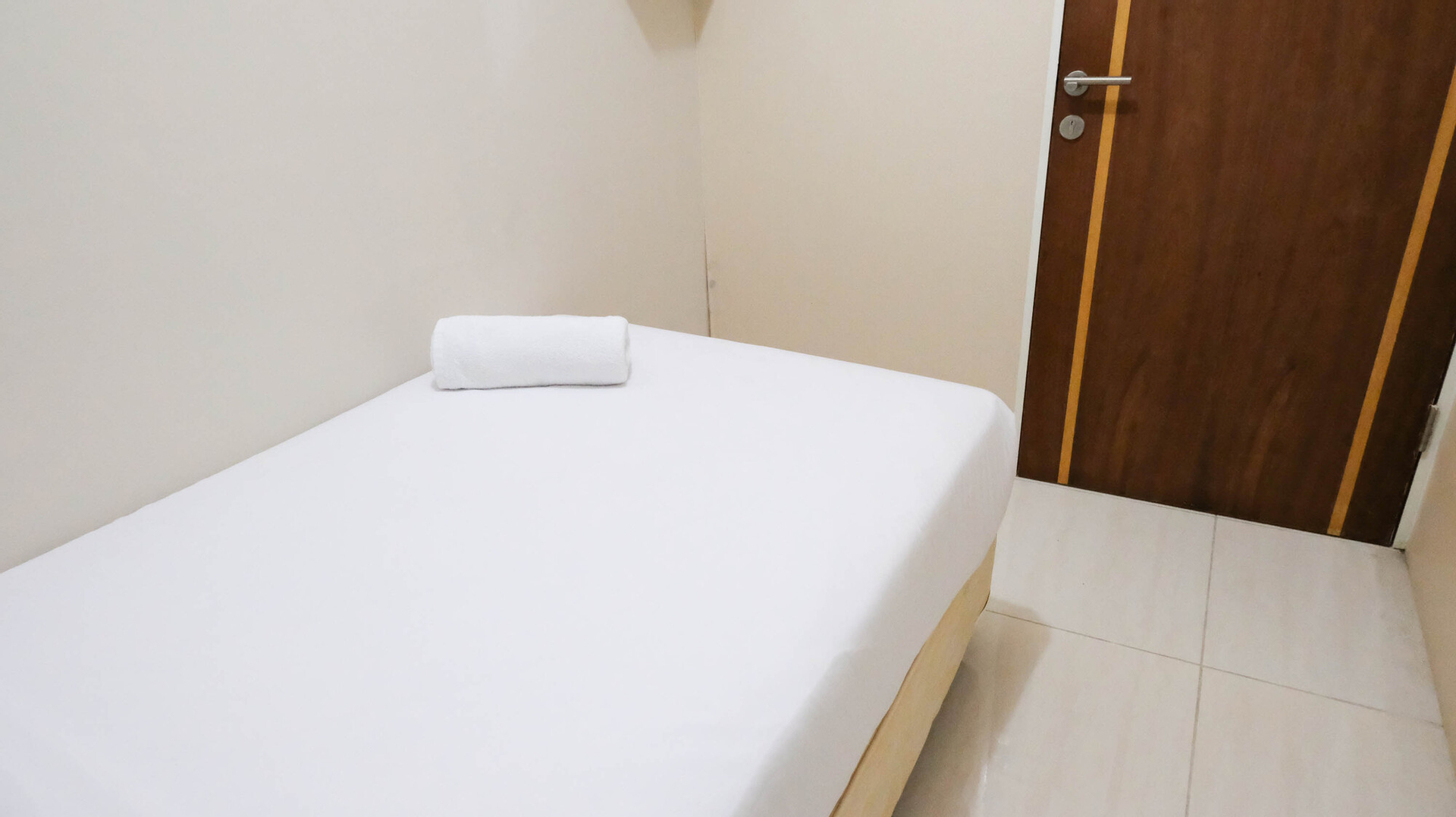 Bedroom 2, Homey 2BR at Puncak Bukit Golf Surabaya Apartment By Travelio, Surabaya