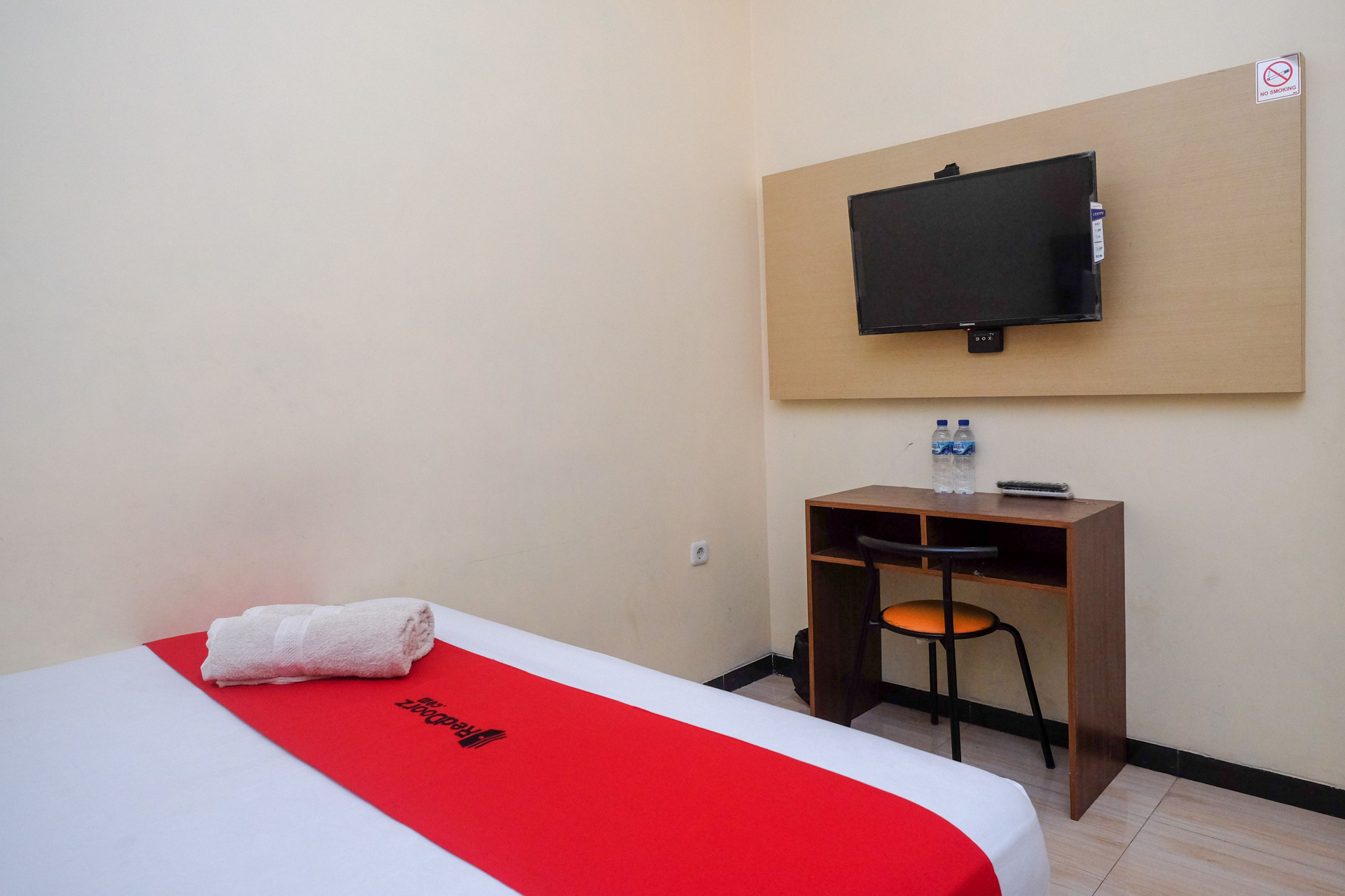 Bedroom 3, RedDoorz near Taman Pantai Alam Indah Tegal, Tegal