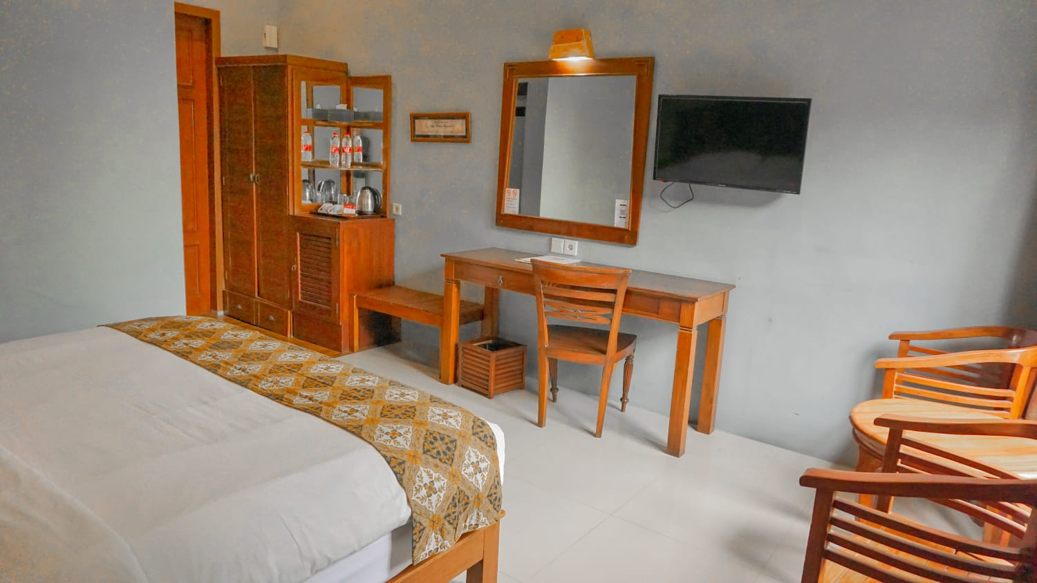 Kamar Standard King - Pemandangan Kolam Renang