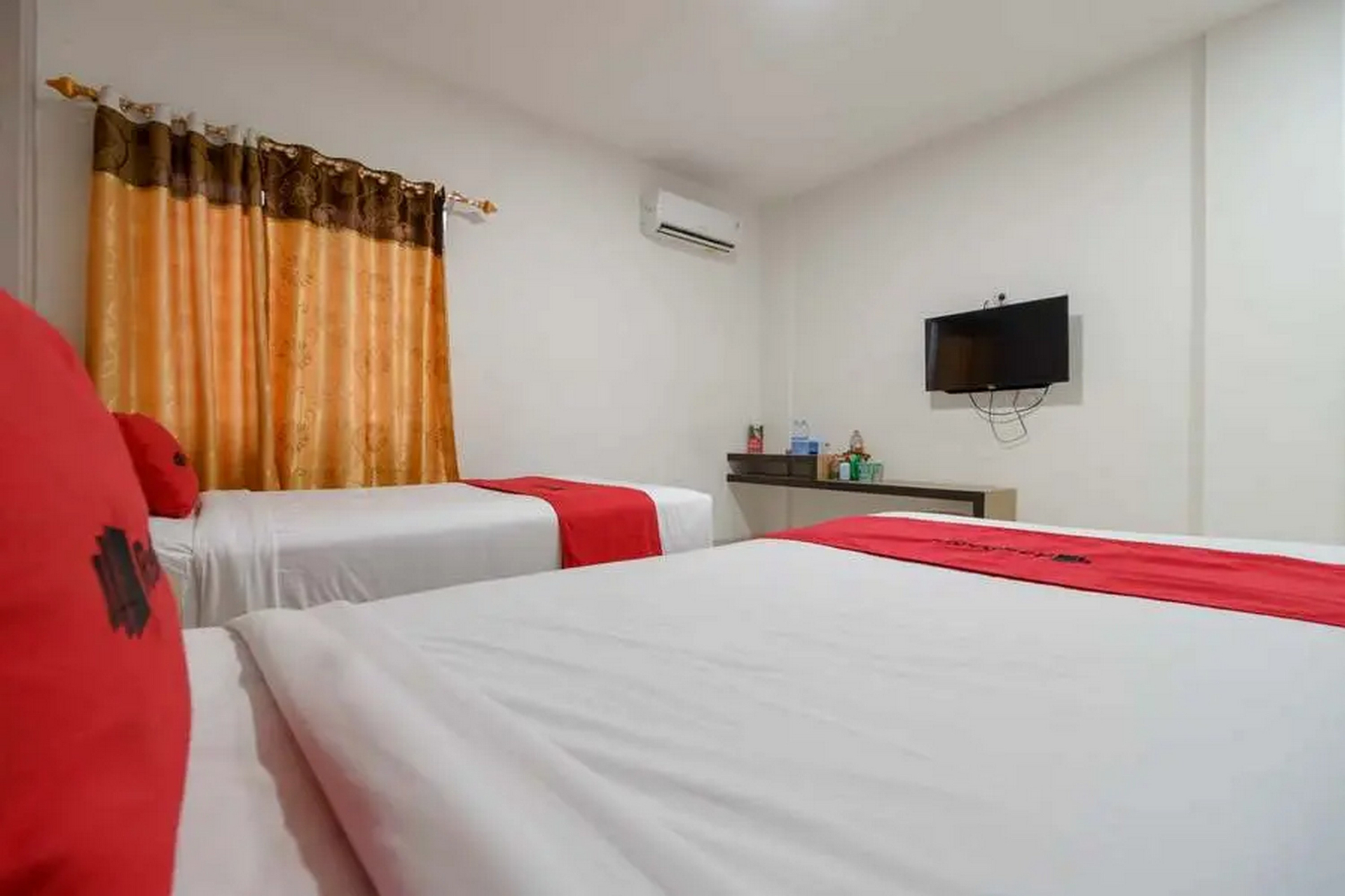 Bedroom 2, RedDoorz Plus @ Cemara Asri Medan, Medan