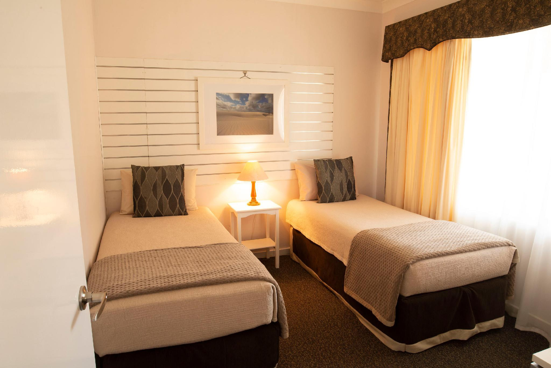 Bedroom 2, Pemberton Lodge, central location private minigolf, Manjimup