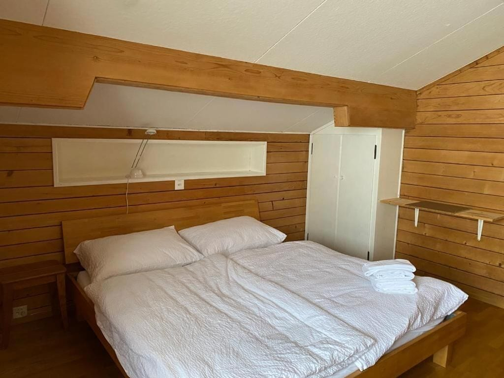 Bedroom 4, Berghaus Niederhorn, Thun