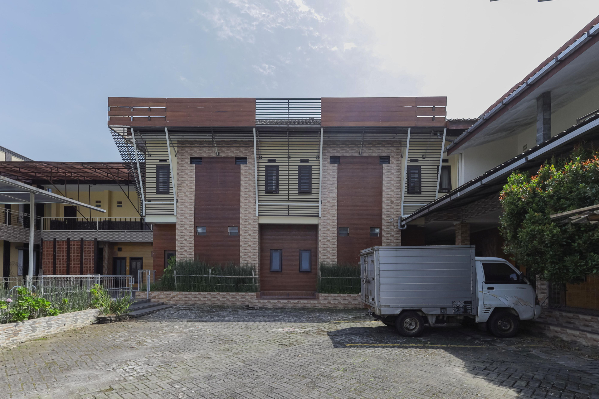 Exterior & Views 3, RedDoorz Plus near Museum Angkut Batu 4, Malang