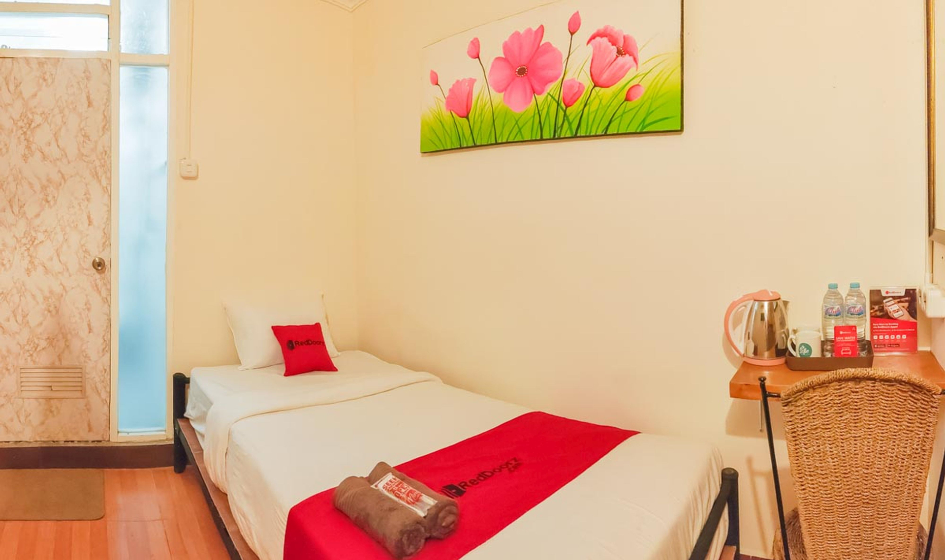 Bedroom 3, RedDoorz Syariah @ Sidosermo Surabaya, Surabaya