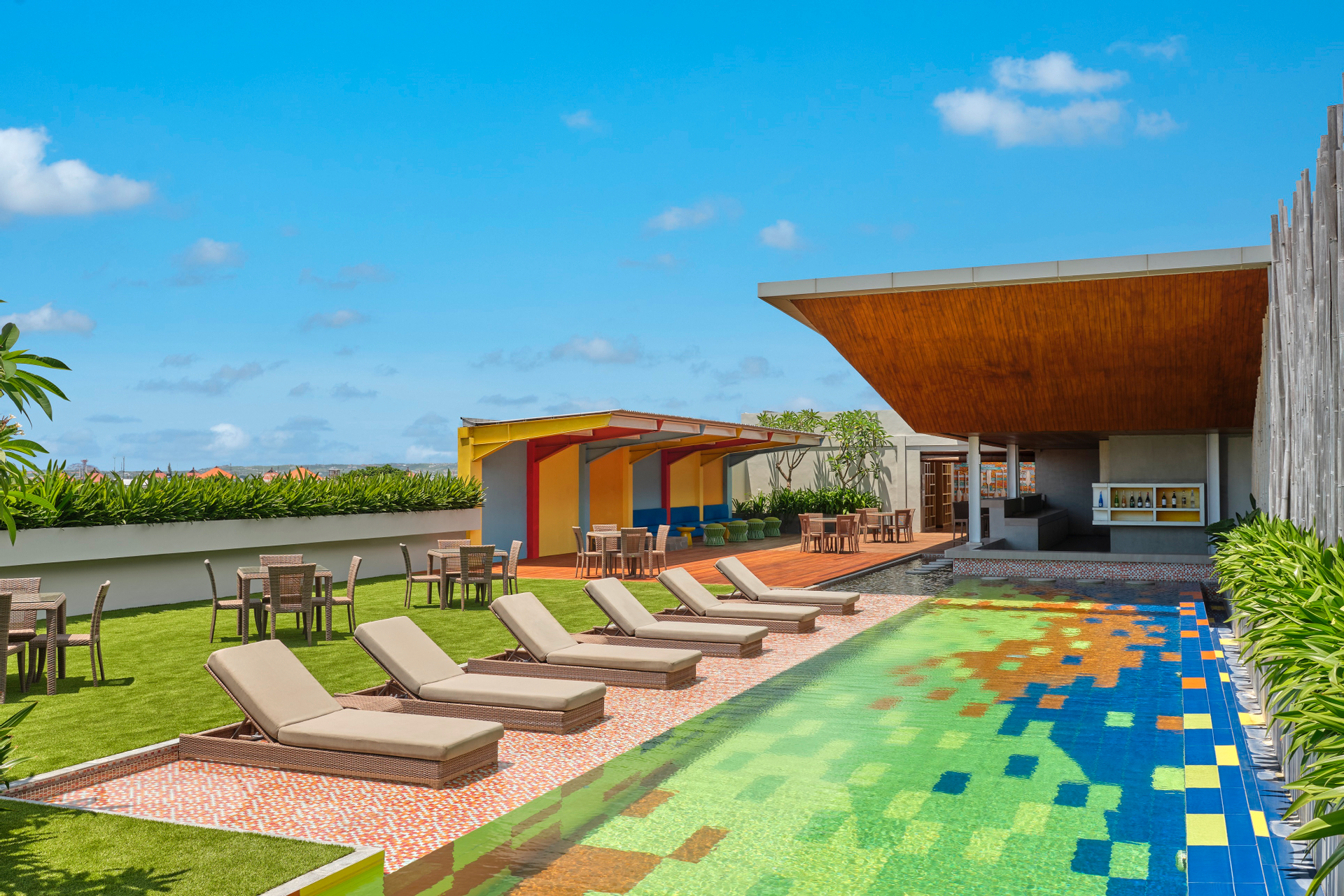 Exterior & Views