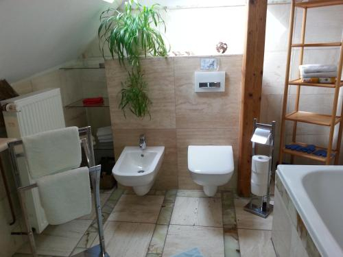 Bathroom 3, Bio Ferienwohnung, Verden